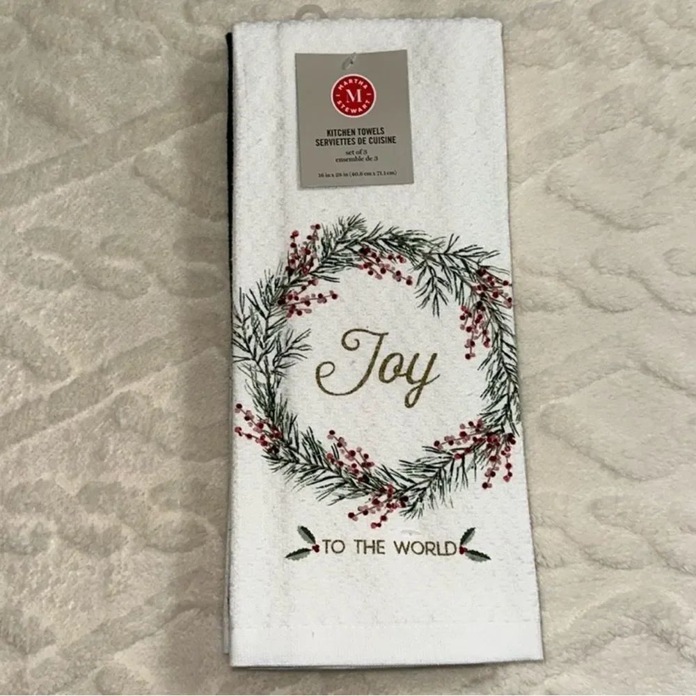 MARTHA STEWART White Gold Red Wreath Green Cotton Kitchen 3 Towel Gift Set